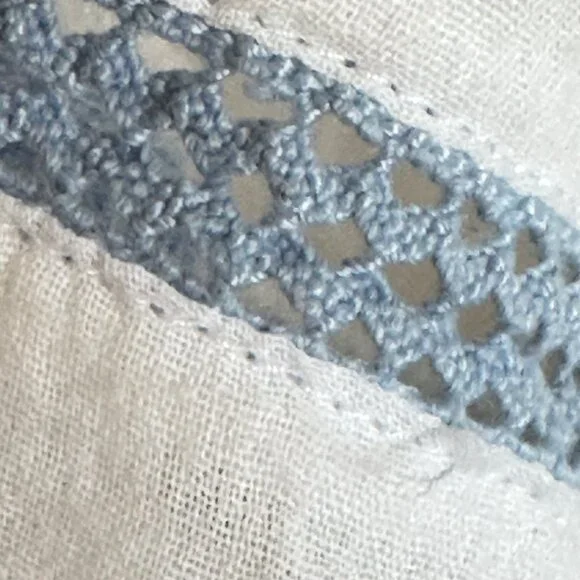 J.Jill White Peasant Blouse Size M 100% Cotton Blue Crochet Detail Boho Beach - Picture 7 of 12